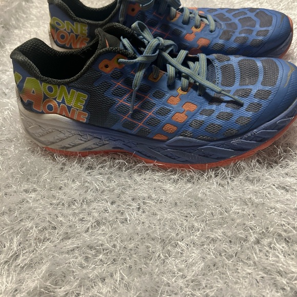 HOKA ONE ONE size 9.5 - Picture 9 of 10